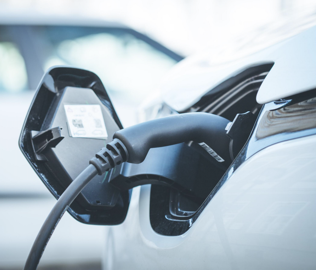 «Электрички» против ДВС:  нефтяной кризис не поможет электромобилям?