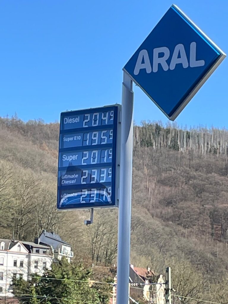 Война в Иране дошла до Европы: немцы платят 200 рублей за литр бензина и 240 — дизеля