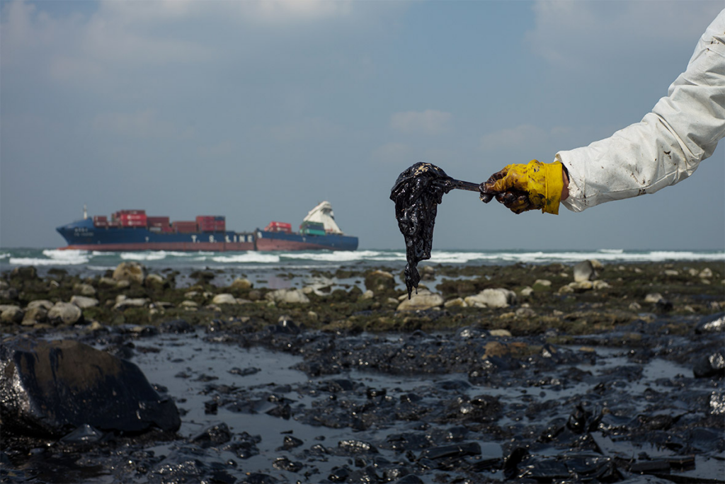 Сорбенты для ликвидации нефти из ледяной воды Арктики поглощают 99% нефтяной пленки за 20 минут