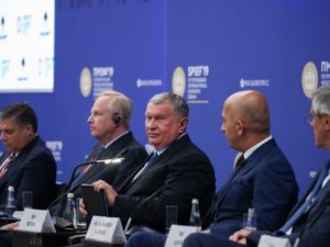 Выгоды на фоне рисков: Игорь Сечин спрогнозировал нефтяные цены до конца 2026 года
