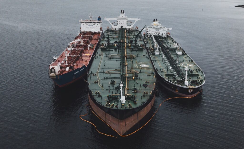 Баррелей больше, денег меньше: российский нефтяной экспорт бьет ежемесячные рекорды
