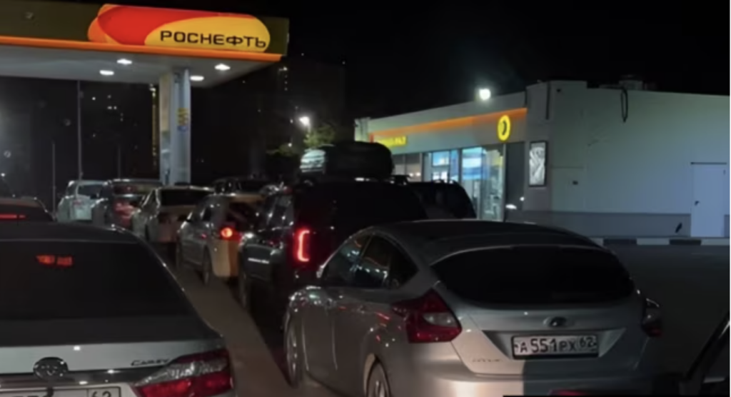 Дизель снова под запретом: власти не отпускают экспорт и продолжают платить нефтяникам демпфер